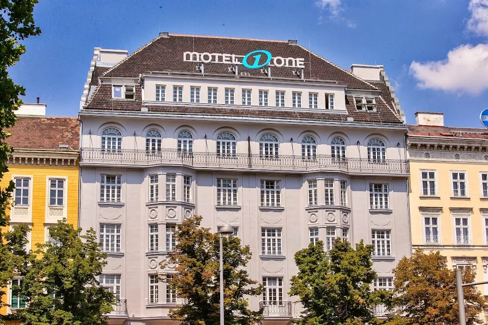 Vienna Airport Transfer to Motel One Wien