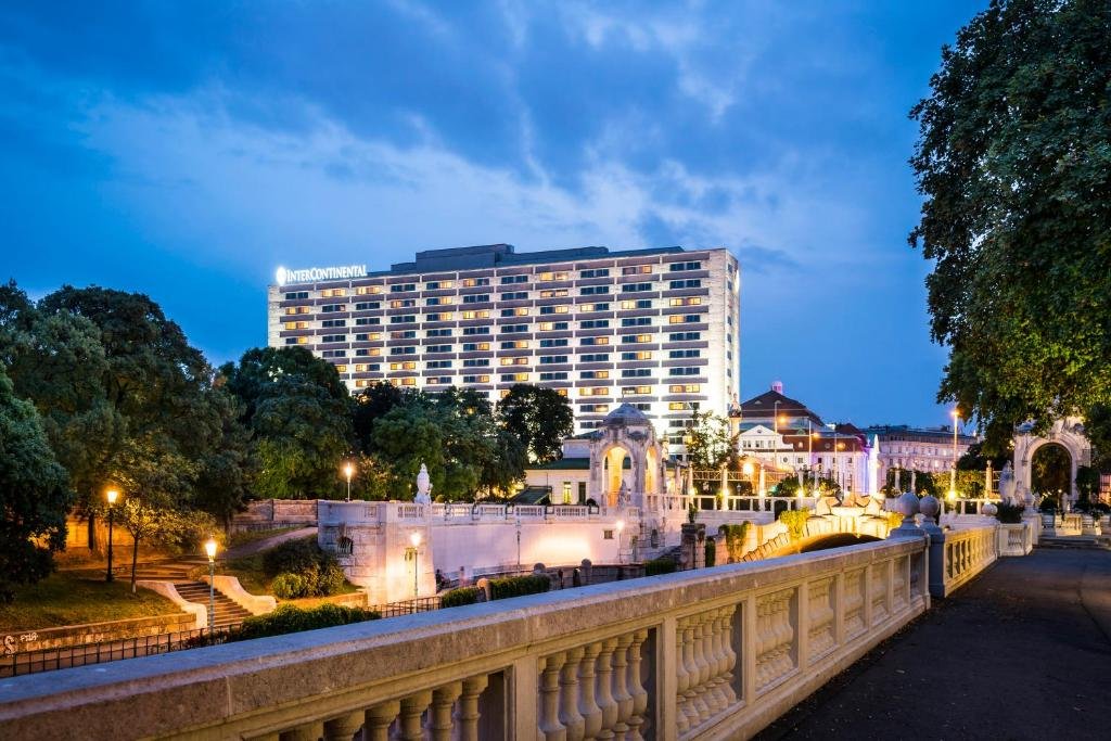Vienna Airport Transfer to InterContinental